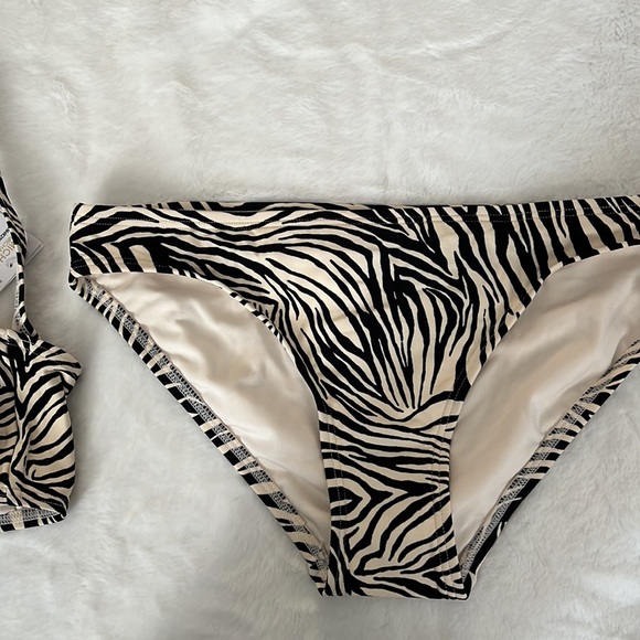 Michael Kors 2 Piece Zebra Print Bikini Women’s size Medium Zip Bra - Picture 6 of 9